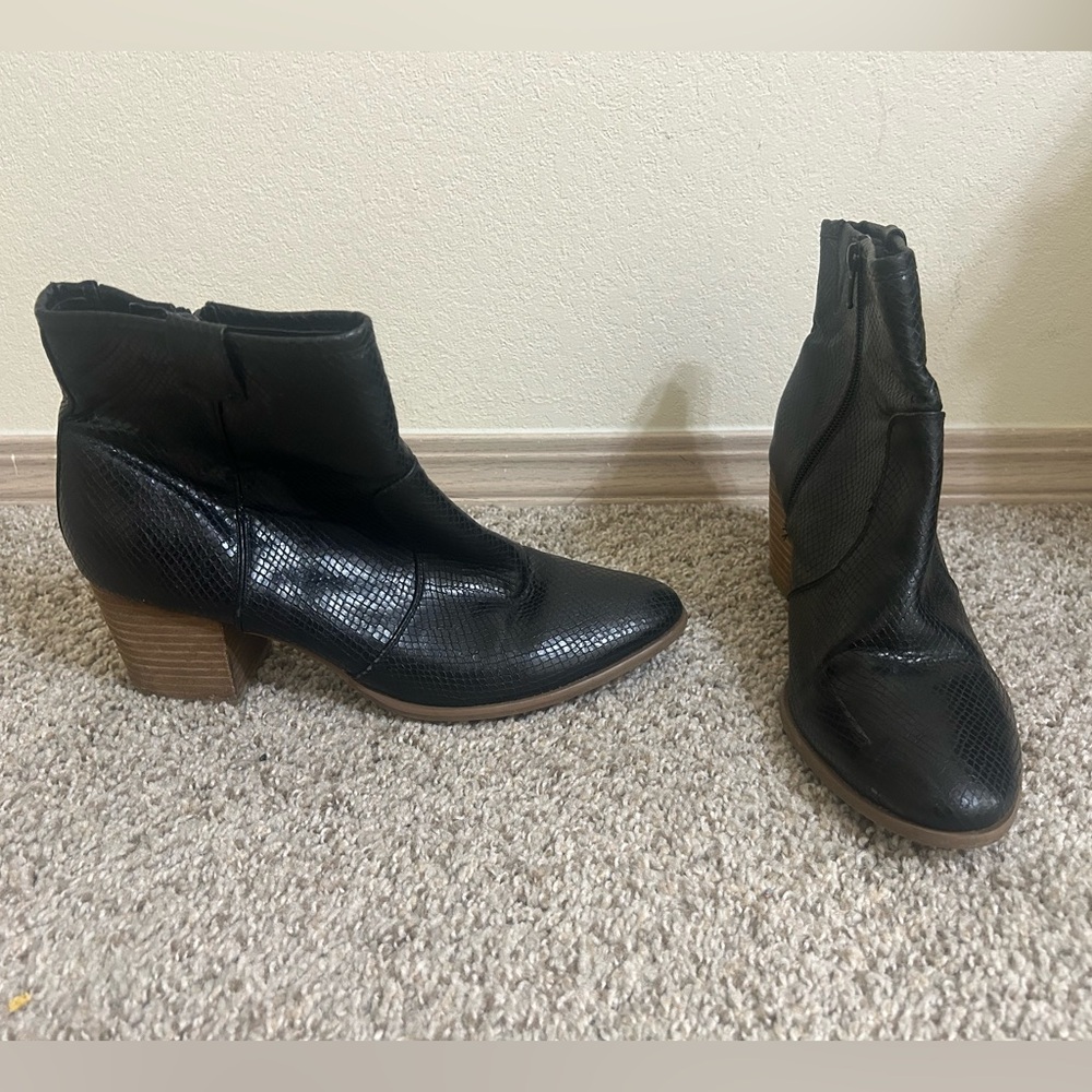 Carlos Santana Black Textured Ankle Booties Wood Block Heel Rowan Snake Print 11